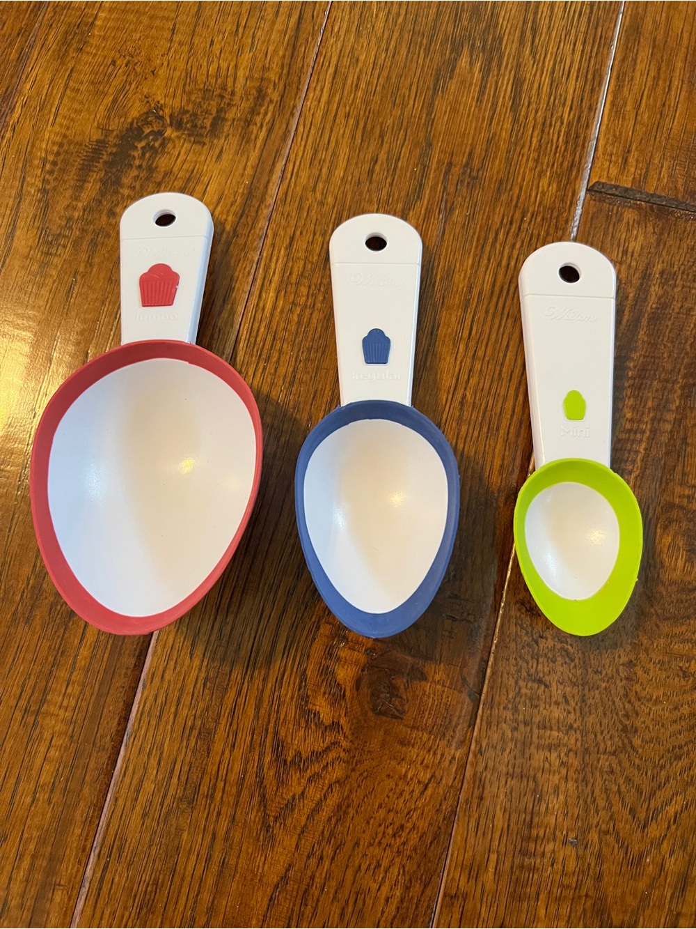 Wilton Cupcake or Muffin Dough White Measuring Scoops Red, Blue and Lime Accent
